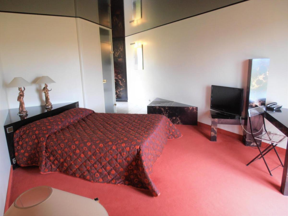 Crispol Hotel Saint-Pere  Bagian luar foto